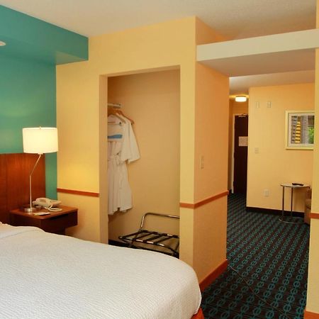 Fairfield Inn & Suites Траверс-Сіті Екстер'єр фото