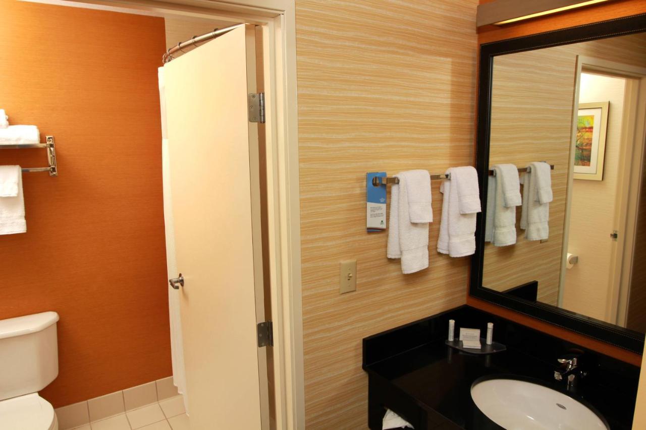 Fairfield Inn & Suites Траверс-Сіті Екстер'єр фото