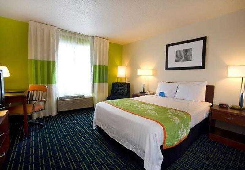 Fairfield Inn & Suites Траверс-Сіті Екстер'єр фото