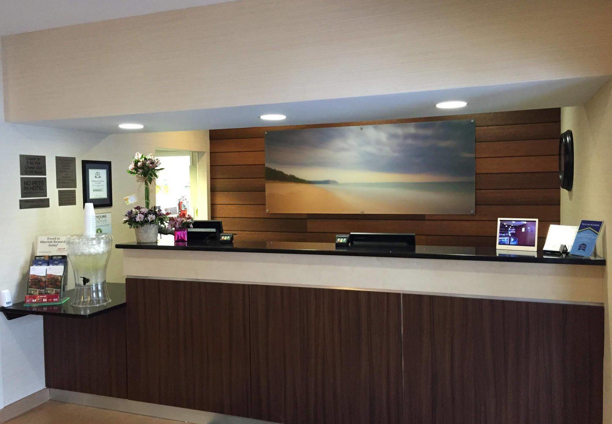 Fairfield Inn & Suites Траверс-Сіті Екстер'єр фото